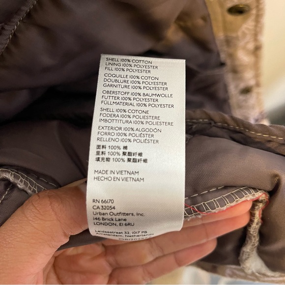 BDG Pattern Quilted Oversized Shirt Jacket Puffer In Beige and Brown Size Large - Picture 8 of 16